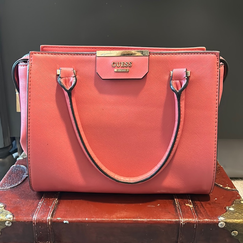 GUESS rosy pink purse. 3 pockets inside with a middle zipper.